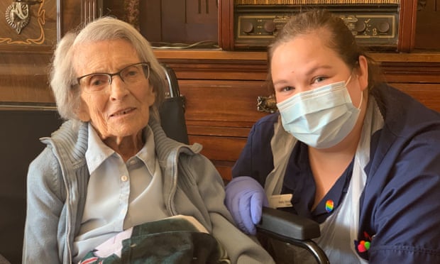 Woman, 106, leaves hospital after coronavirus recovery